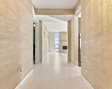 870 Haverford Avenue - Photo Thumbnail 15