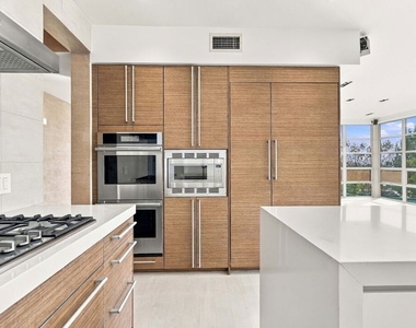 870 Haverford Avenue - Photo Thumbnail 2