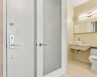 870 Haverford Avenue - Photo Thumbnail 14