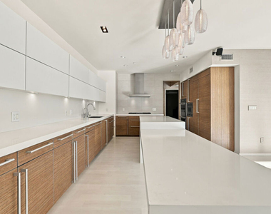 870 Haverford Avenue - Photo Thumbnail 13