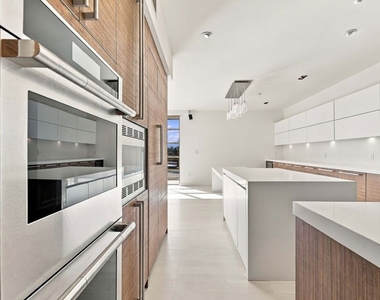 870 Haverford Avenue - Photo Thumbnail 11