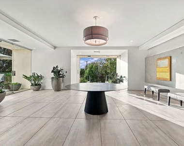 870 Haverford Avenue - Photo Thumbnail 6