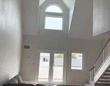 374 Orange Ave - Photo Thumbnail 1
