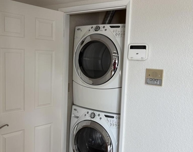 374 Orange Ave - Photo Thumbnail 13