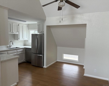 374 Orange Ave - Photo Thumbnail 3