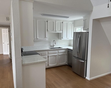 374 Orange Ave - Photo Thumbnail 2
