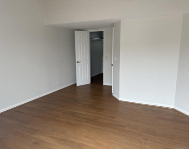 374 Orange Ave - Photo Thumbnail 7