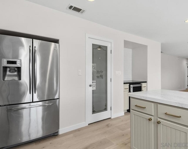 1020 Nolbey St - Photo Thumbnail 13
