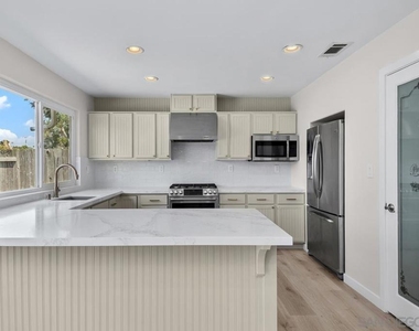 1020 Nolbey St - Photo Thumbnail 9