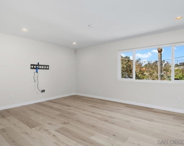 1020 Nolbey St - Photo Thumbnail 6