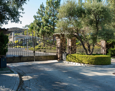 750 Huntsdale Court - Photo Thumbnail 4