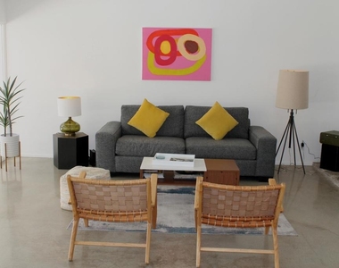 278 N Sunset Way - Photo Thumbnail 5