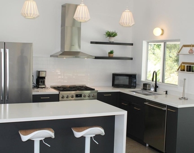 278 N Sunset Way - Photo Thumbnail 3
