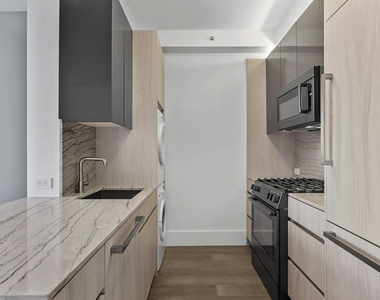 West 47th Street - Photo Thumbnail 1