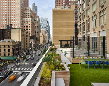 west 47th - Photo Thumbnail 3