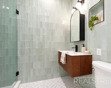 95 Ralph Avenue - Photo Thumbnail 6
