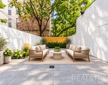 95 Ralph Avenue - Photo Thumbnail 12