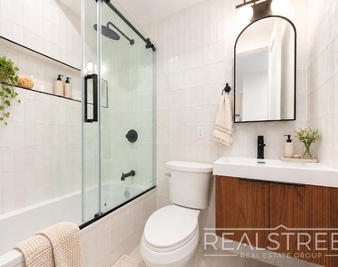 95 Ralph Avenue - Photo Thumbnail 11