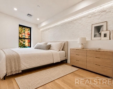 95 Ralph Avenue - Photo Thumbnail 10