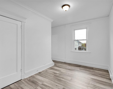 127 Maple Avenue - Photo Thumbnail 3