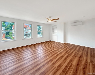 104 Waring Place - Photo Thumbnail 1