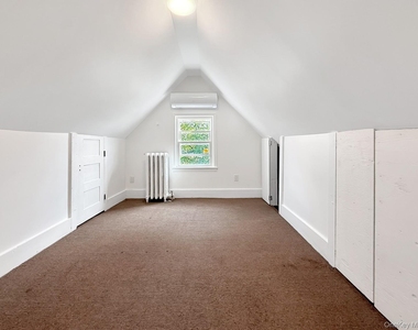 104 Waring Place - Photo Thumbnail 17