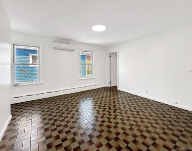 104 Waring Place - Photo Thumbnail 9