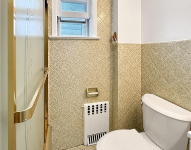 104 Waring Place - Photo Thumbnail 12