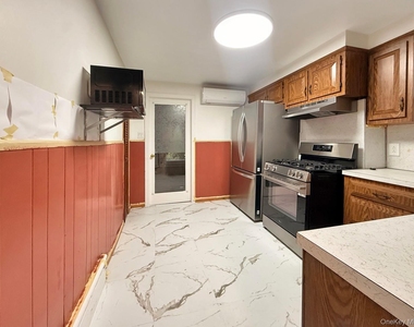 104 Waring Place - Photo Thumbnail 4