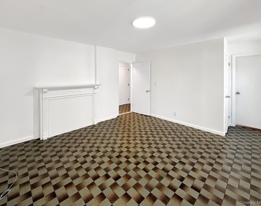 104 Waring Place - Photo Thumbnail 8