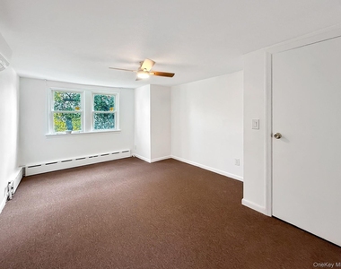104 Waring Place - Photo Thumbnail 11