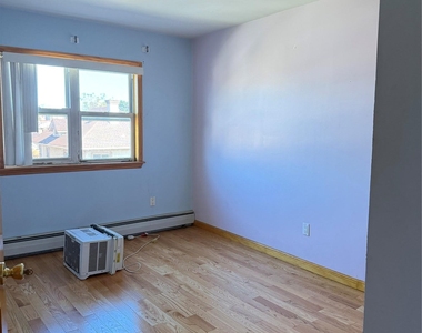 13425 59th Avenue - Photo Thumbnail 4
