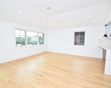 38-36 215st - Photo Thumbnail 14