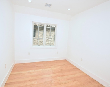 38-36 215st - Photo Thumbnail 8