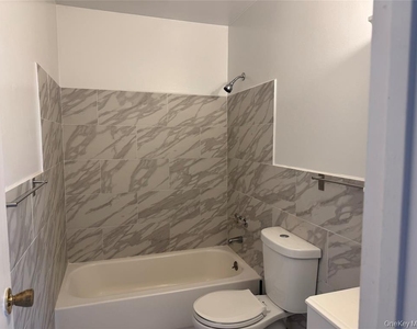 200 Hilton Avenue - Photo Thumbnail 15