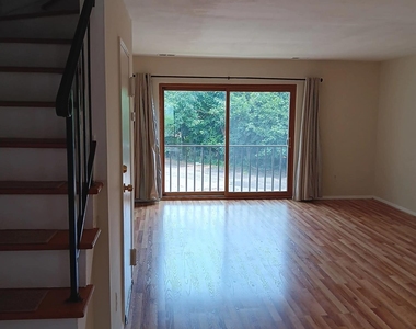 200 Hilton Avenue - Photo Thumbnail 6