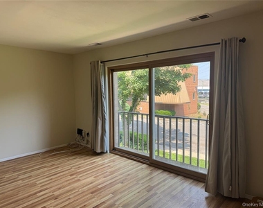 200 Hilton Avenue - Photo Thumbnail 3