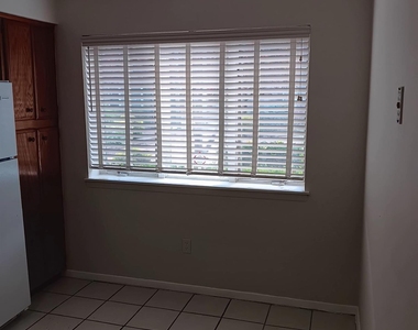 200 Hilton Avenue - Photo Thumbnail 13