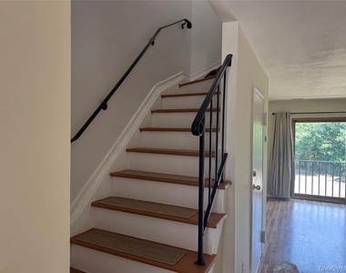 200 Hilton Avenue - Photo Thumbnail 4