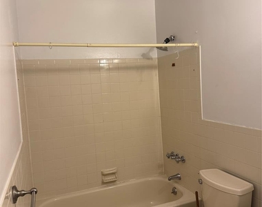 200 Hilton Avenue - Photo Thumbnail 16