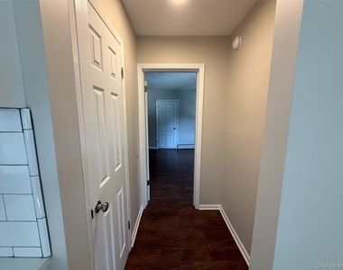 37 Edgemont Road - Photo Thumbnail 4