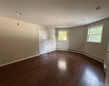 37 Edgemont Road - Photo Thumbnail 5