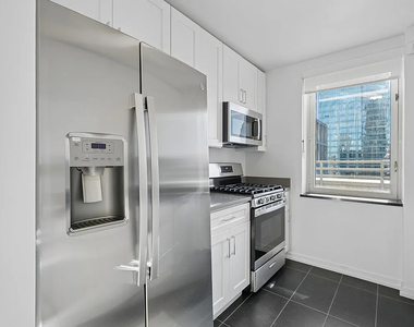 420 West 42nd Street - Photo Thumbnail 3
