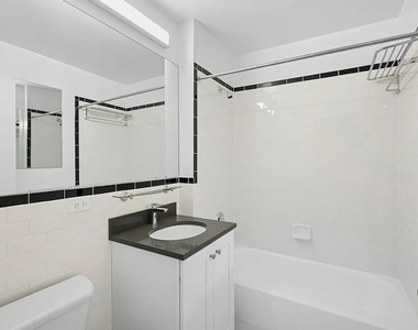 420 West 42nd Street - Photo Thumbnail 3