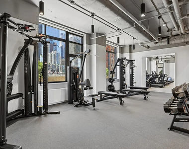 420 West 42nd Street - Photo Thumbnail 5