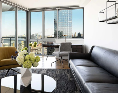 505 West 37th Street - Photo Thumbnail 3