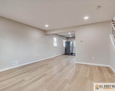 11 Hyde Avenue - Photo Thumbnail 6