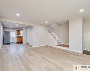 11 Hyde Avenue - Photo Thumbnail 2