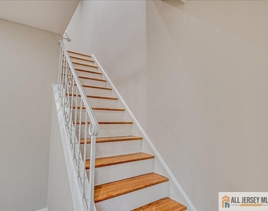 11 Hyde Avenue - Photo Thumbnail 12