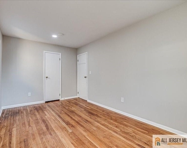 11 Hyde Avenue - Photo Thumbnail 16